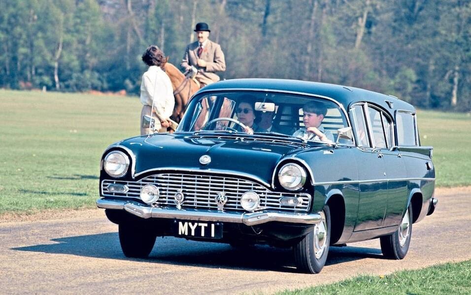 Những mẫu xe từng gắn bó với Nữ hoàng Elizabeth II