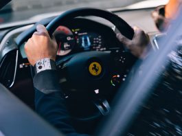 Những mẫu đồng hồ kết hợp với hãng xe hơi nổi tiếng richard-mille-rm-up-01-ferrari