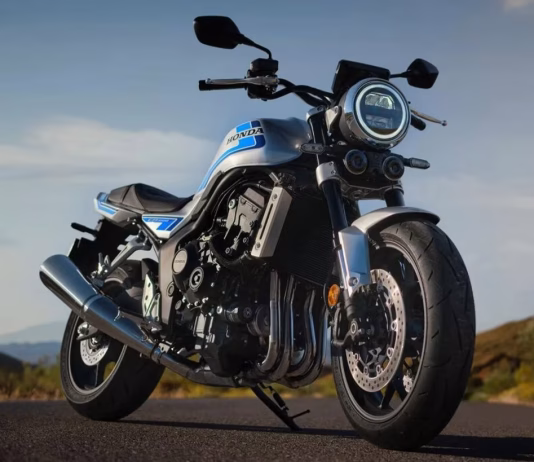 Honda CB1000F 2026 Sắp Vào Mỹ- Giá Dự Kiến ~12.000 USD Honda CB1000F 2026 Silver Blue ngoai troi