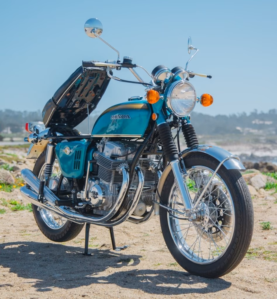 Honda CB750 prototype với yên bật lên phía sau