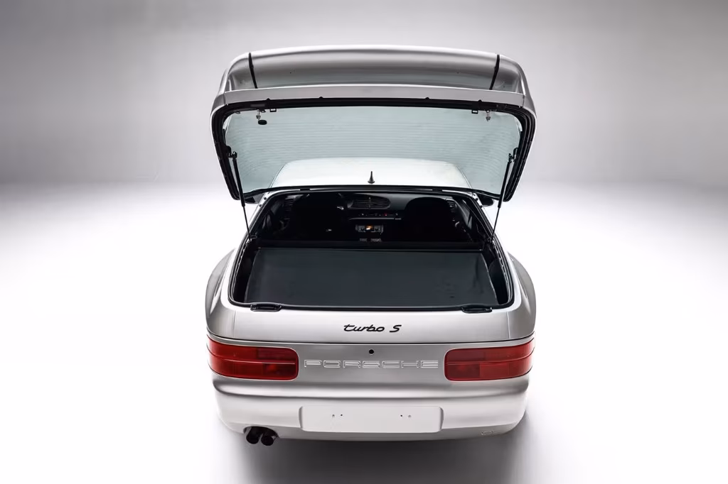 Porsche 968 Turbo S – góc sau ba phần tư