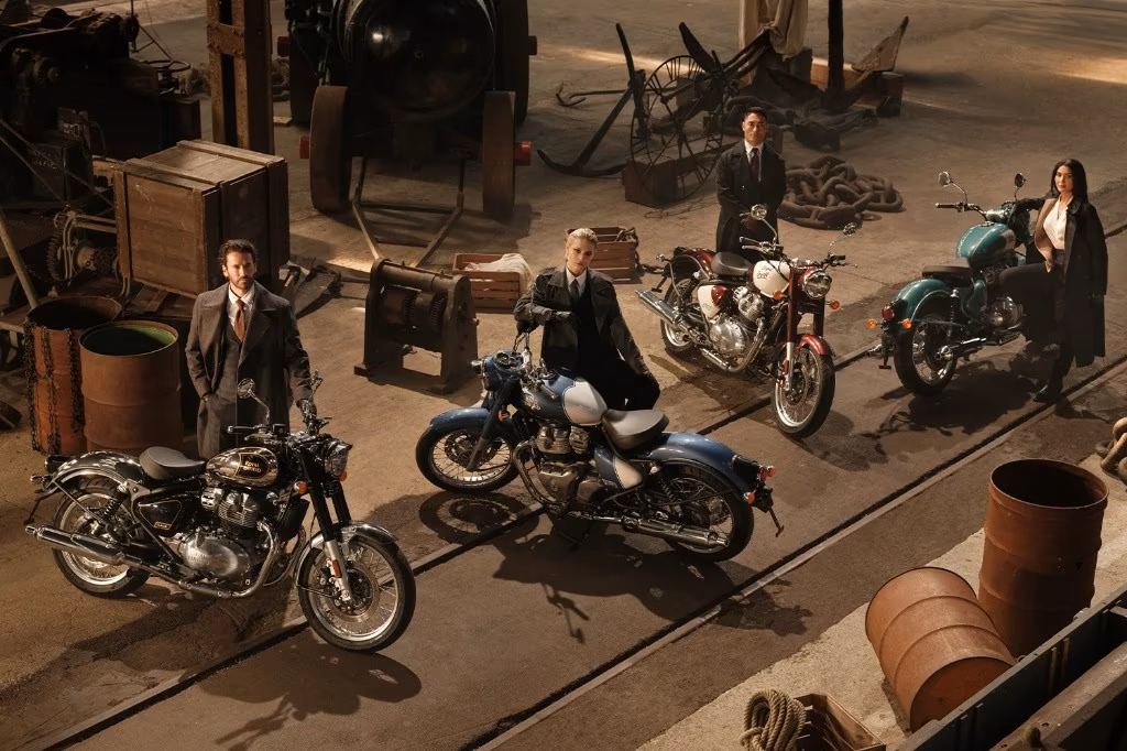 Royal Enfield Classic 650 – bốn màu trong không gian warehouse