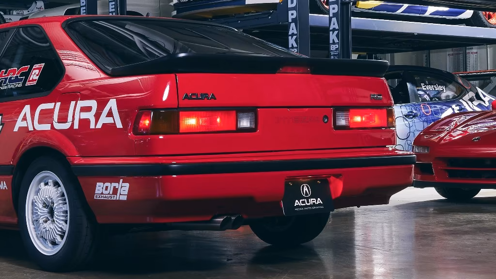 Đuôi Acura Integra đua màu đỏ đèn hậu sáng decal ACURA RS và khung biển Precision Crafted Performance