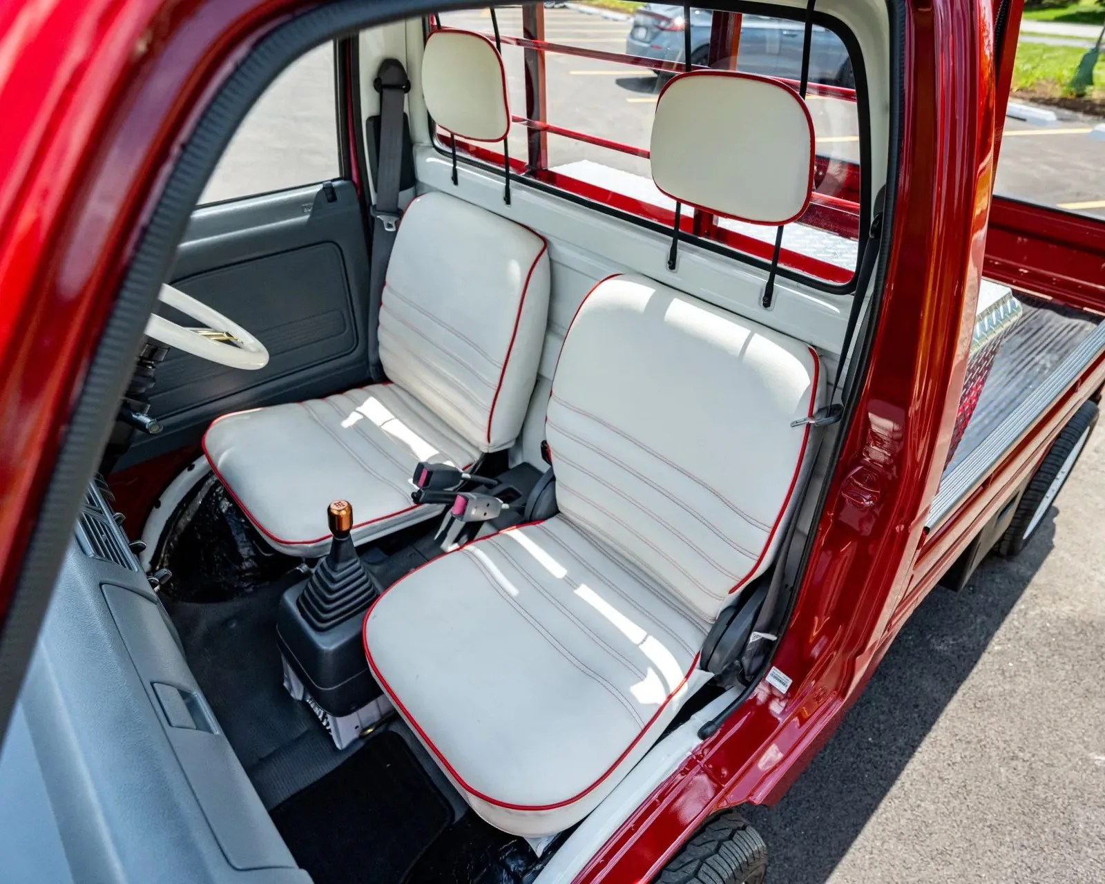 Nội thất Honda Acty ghế trắng viền đỏ