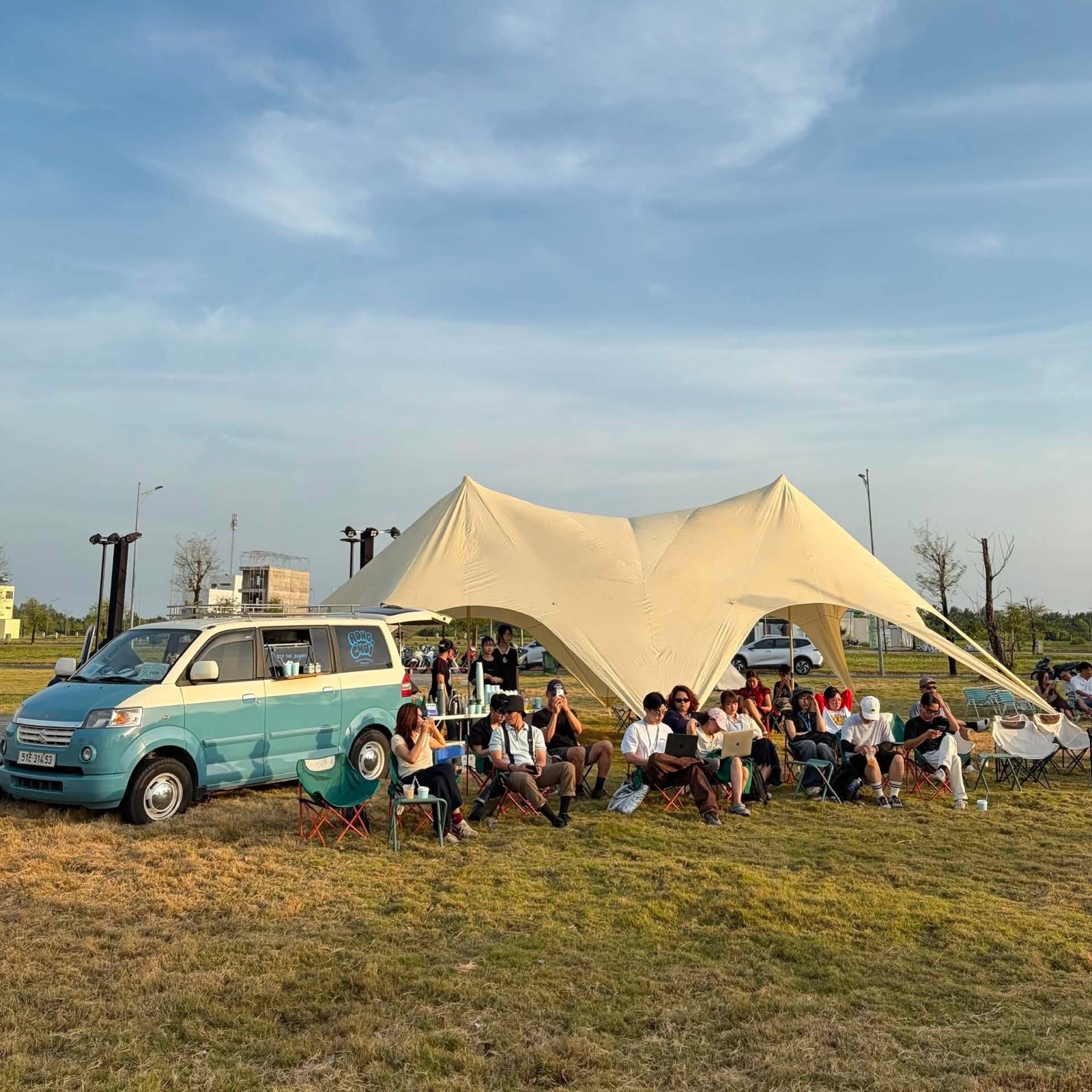 Scooter Camping với coffee van Rong Chơi ngoài trời